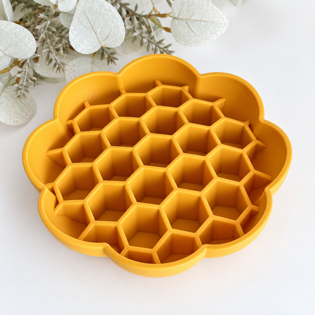 Slow Feeder Honigwabe – für Hunde & Katzen